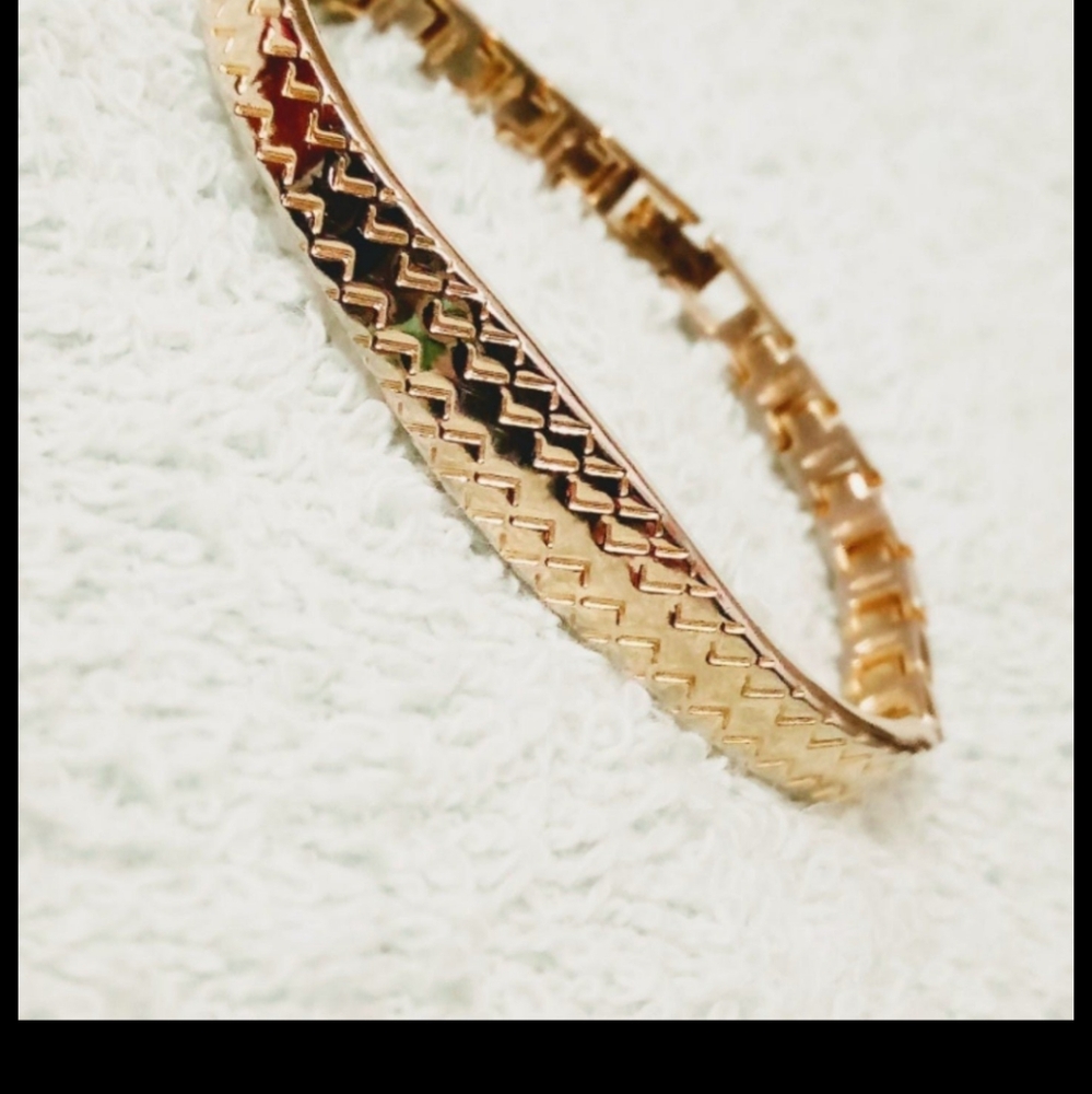 Gold Bar Link Bracelet - Picture 7 of 7